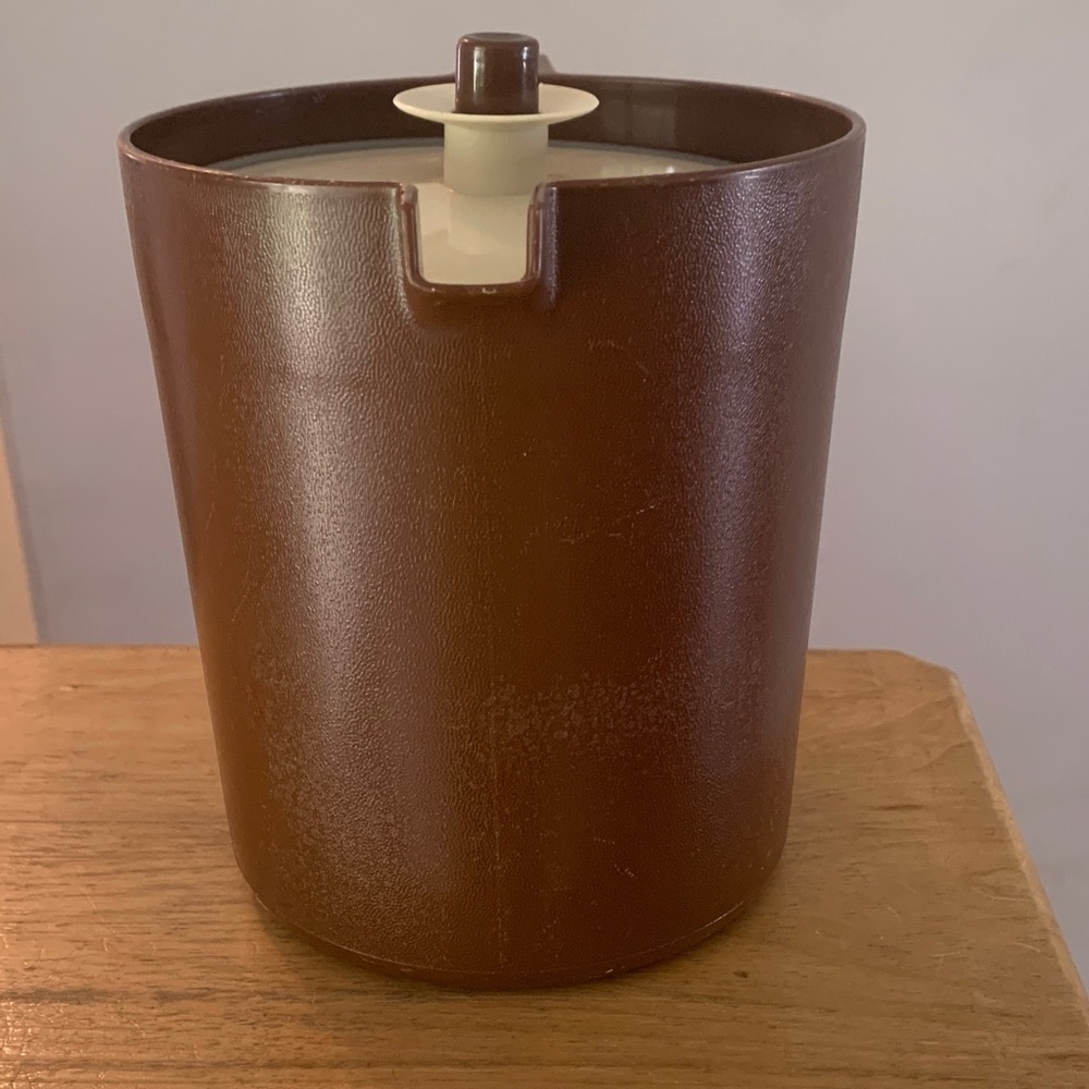 Tupperware Pitcher - Picture 2 of 8